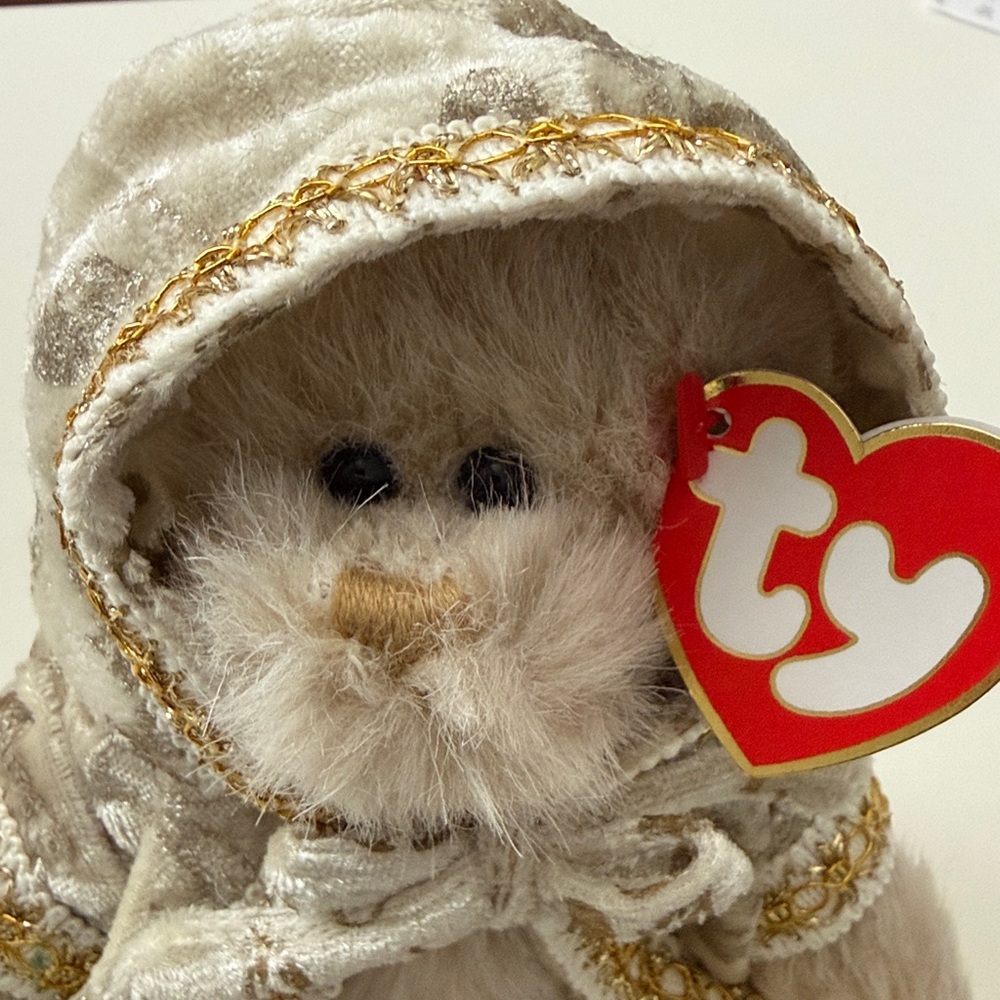 Retired 1993 Attic Treasures Gwendolyn the Bear-Jointed Limbs-Removable Costume - Picture 2 of 13